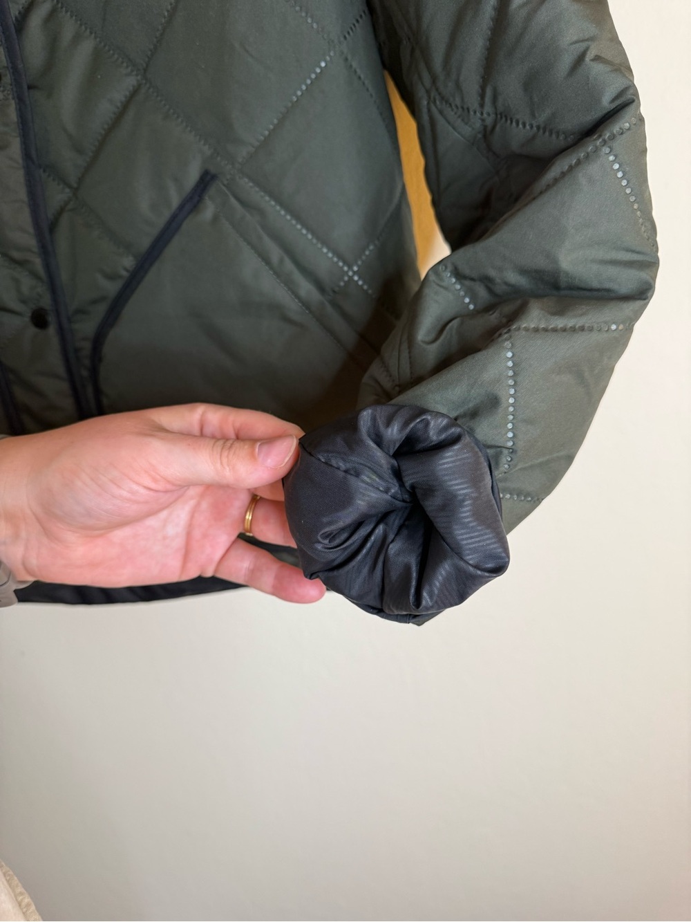 Herschel Supply Co. Sonic Quilted Jacket Size Medium - Picture 4 of 12